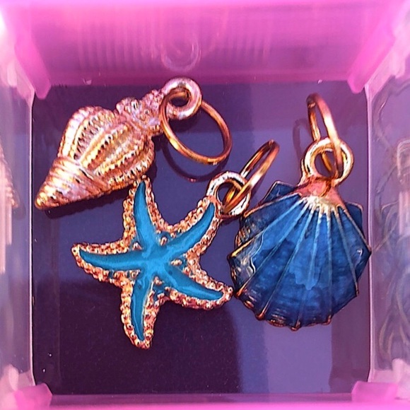 BRAND NEW 3 Adorable Colorful Seaside Charms 1/2" - Picture 6 of 11